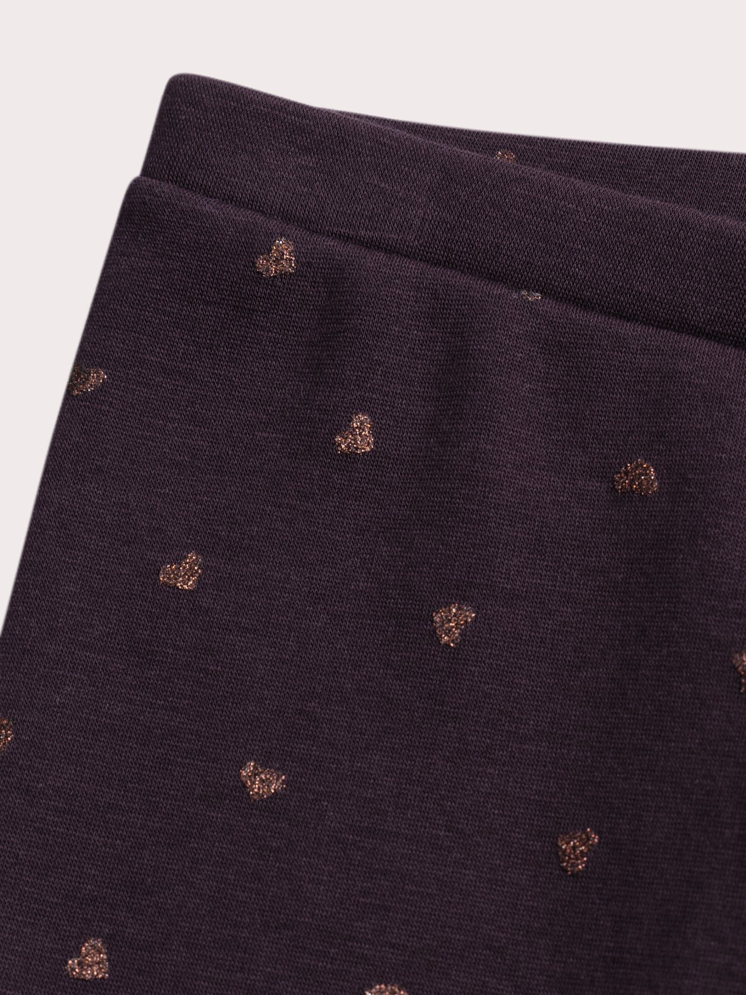 Leggings violetas con estampado de corazón y glitter