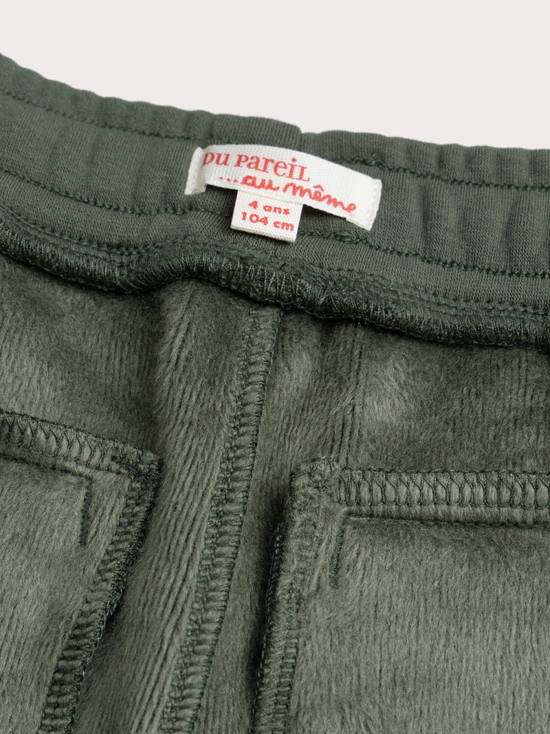 Pantalones kaki doblados cálidos
