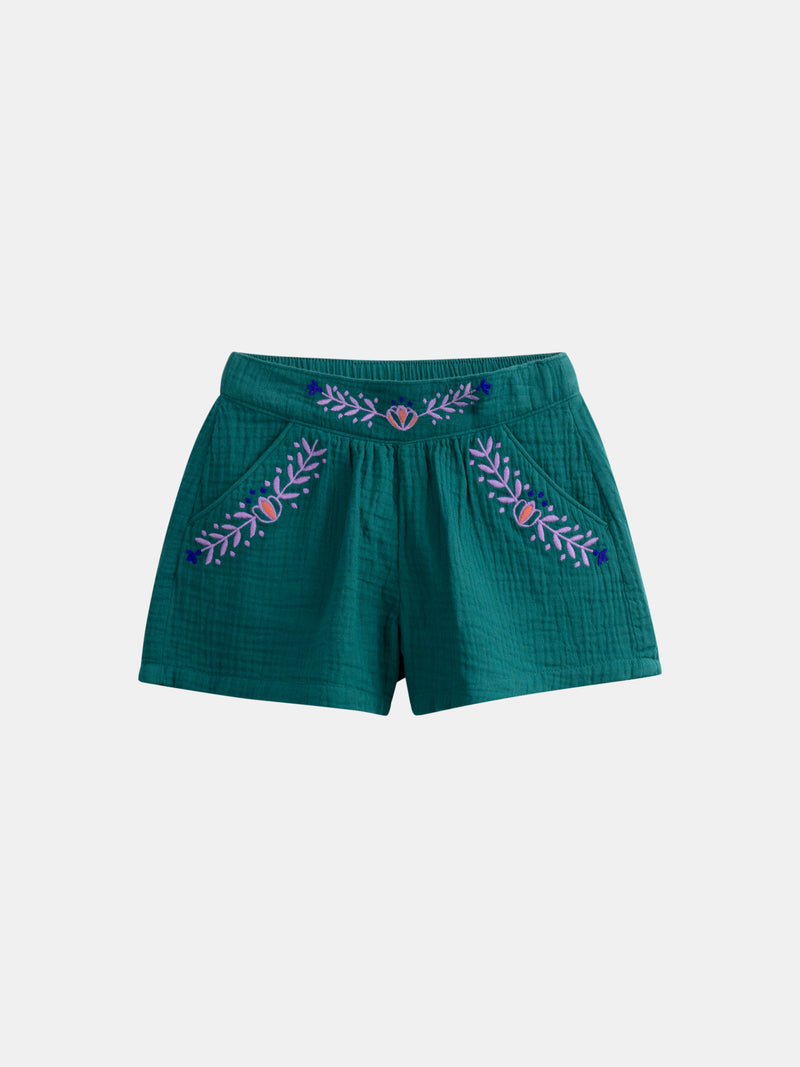 Short verde con bordados florales para niña