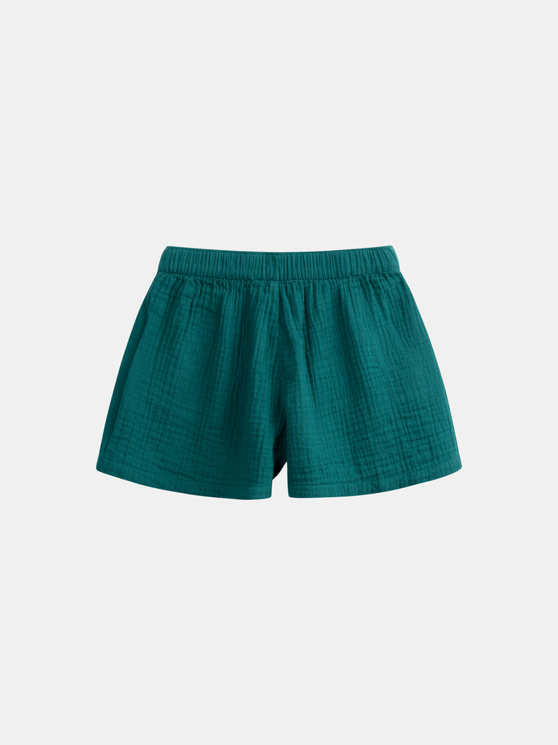 Short verde con bordados florales para niña