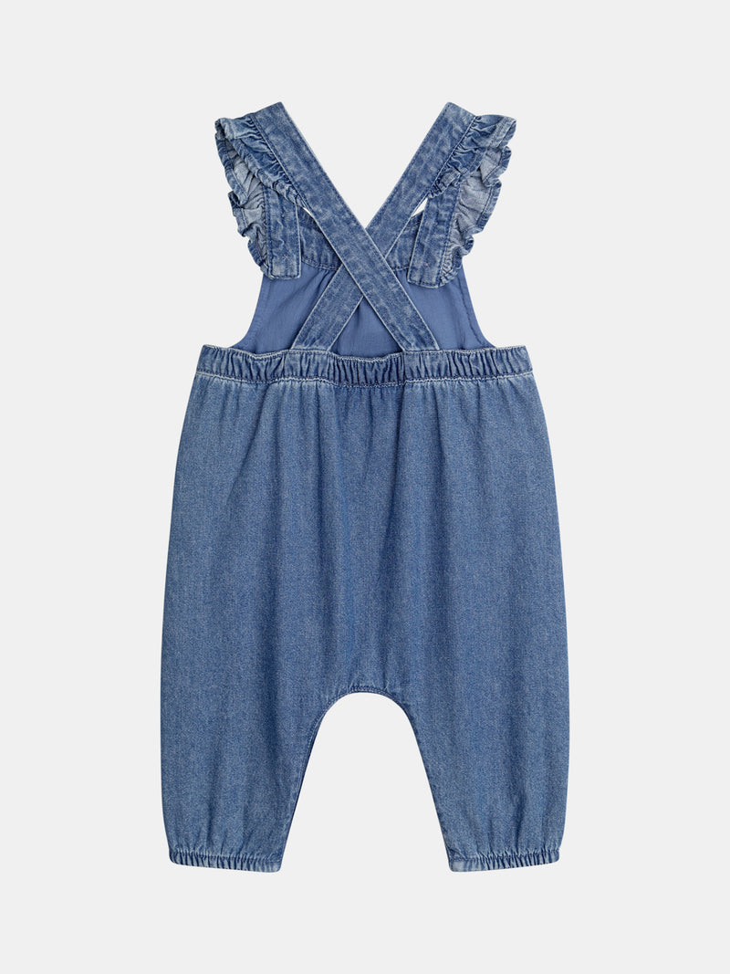 Mono de denim con bolsillos de corazón bordados para niña