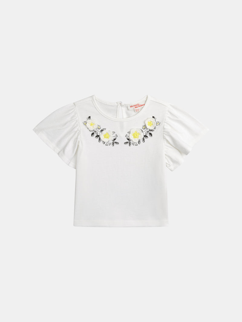 Camiseta ecru bordada con flores y mangas con volantes para niña