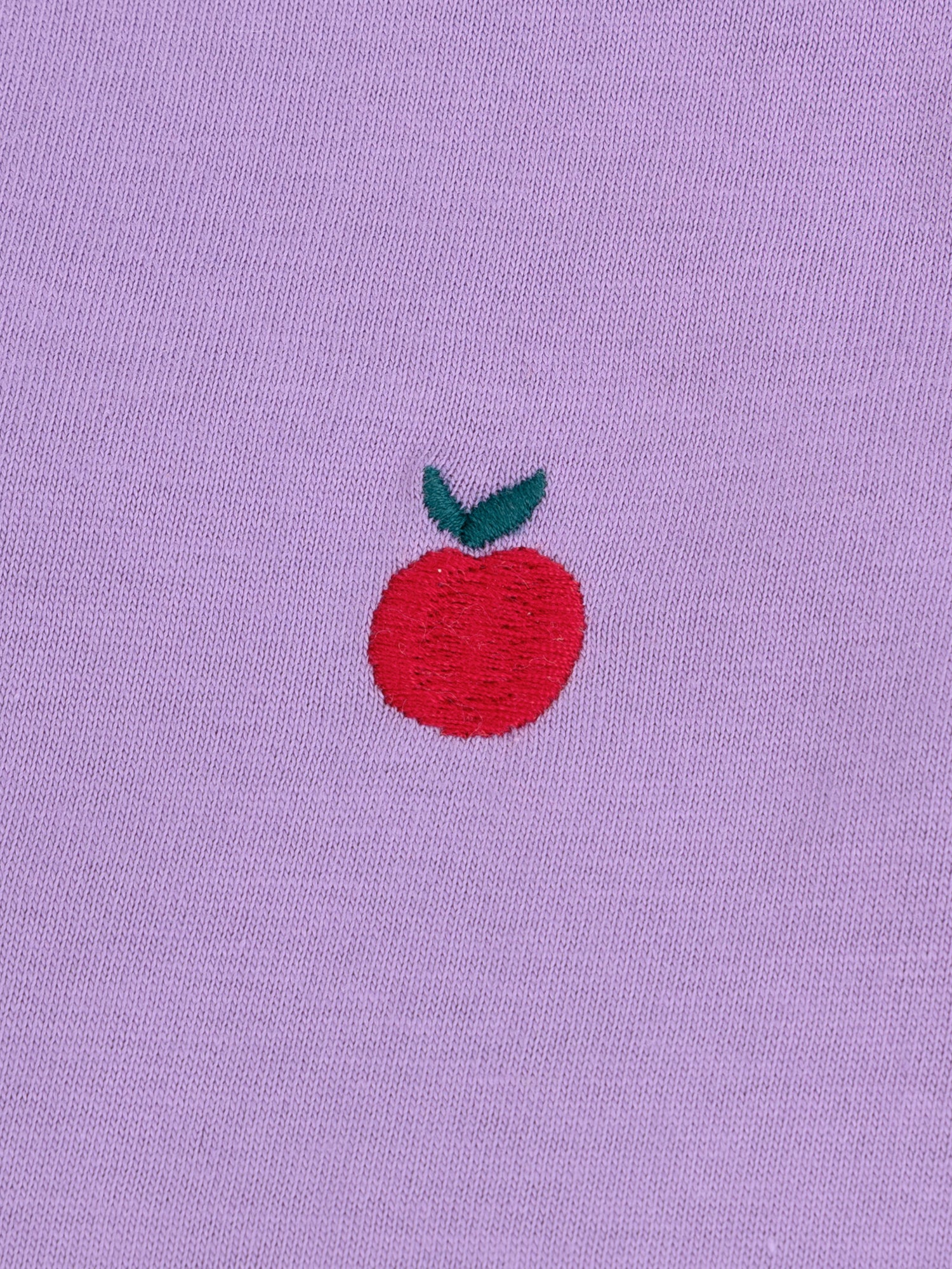 Camiseta morada con mangas voladas y bordadas para niña