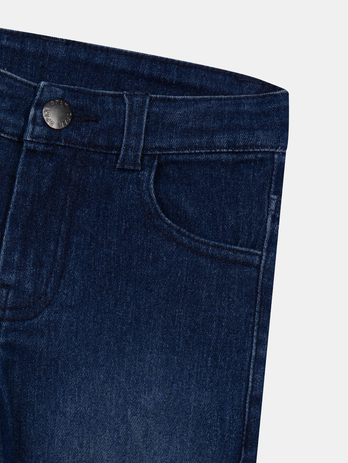 Jean de denim azul con bolsillos para niño