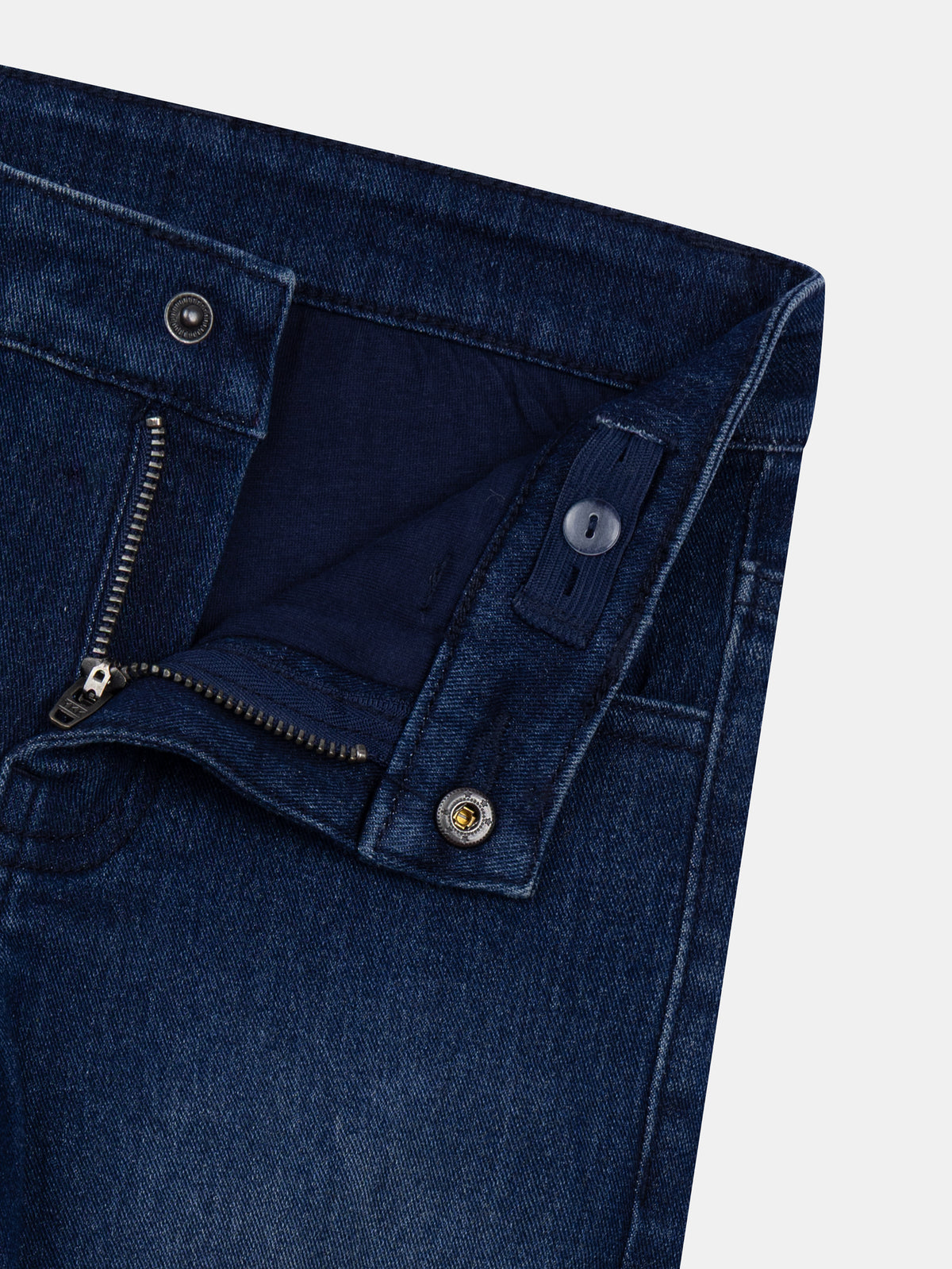 Jean de denim azul con bolsillos para niño