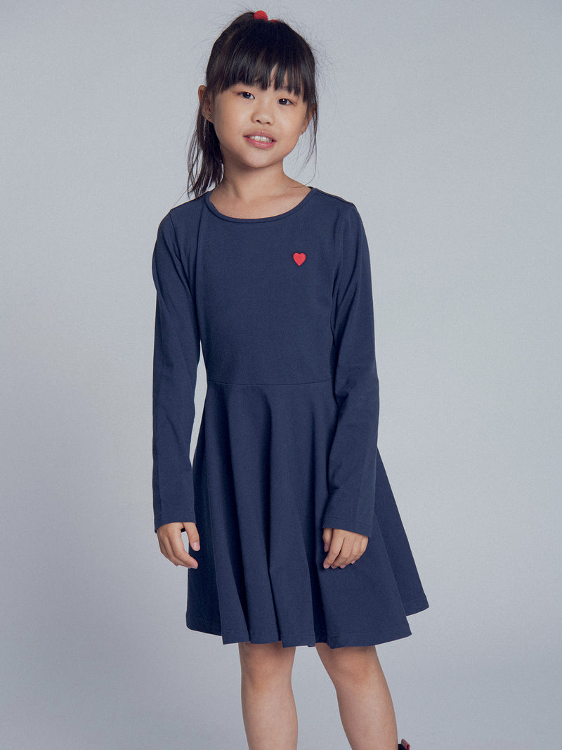Vestido marino con bordado de corazón para niñas