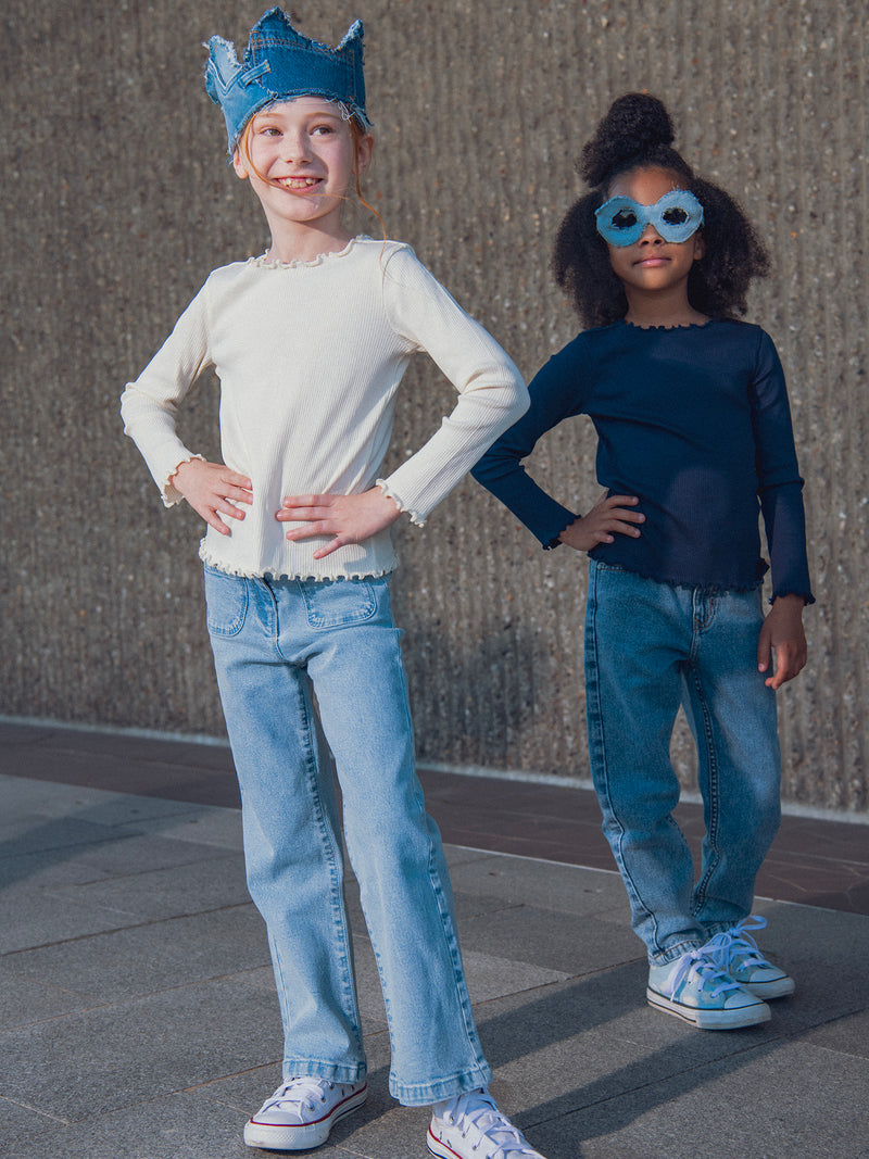 Jeans de denim azul claro con bolsillos para niña