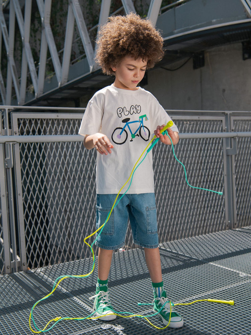 Camiseta ecru con animación de bicicleta para niño