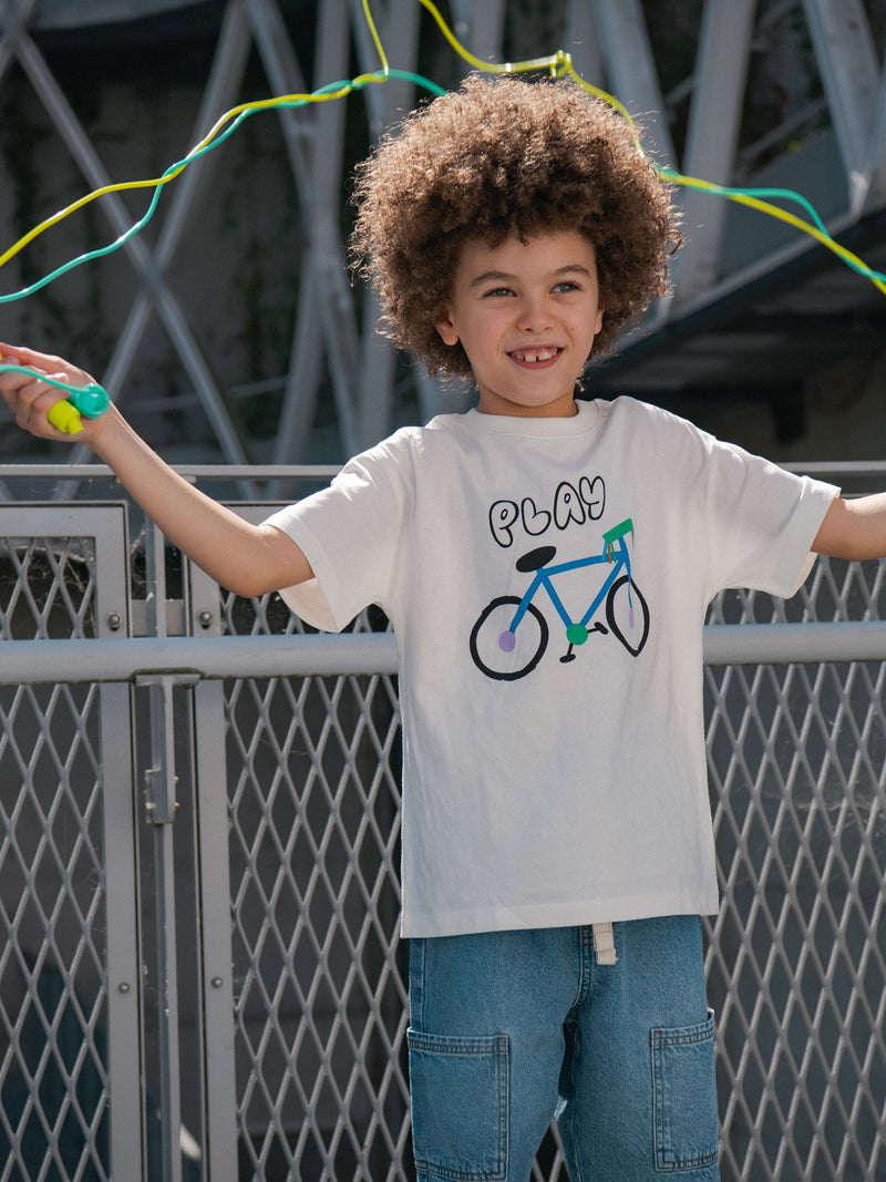Camiseta ecru con animación de bicicleta para niño