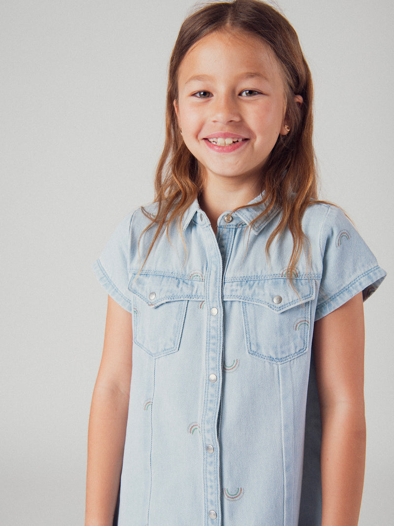 Vestido de denim azul claro con estampado de arco iris para niñas