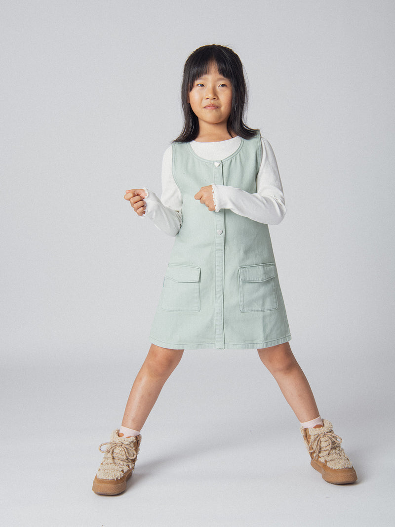 Vestido verde salvia con bolsillos para niñas