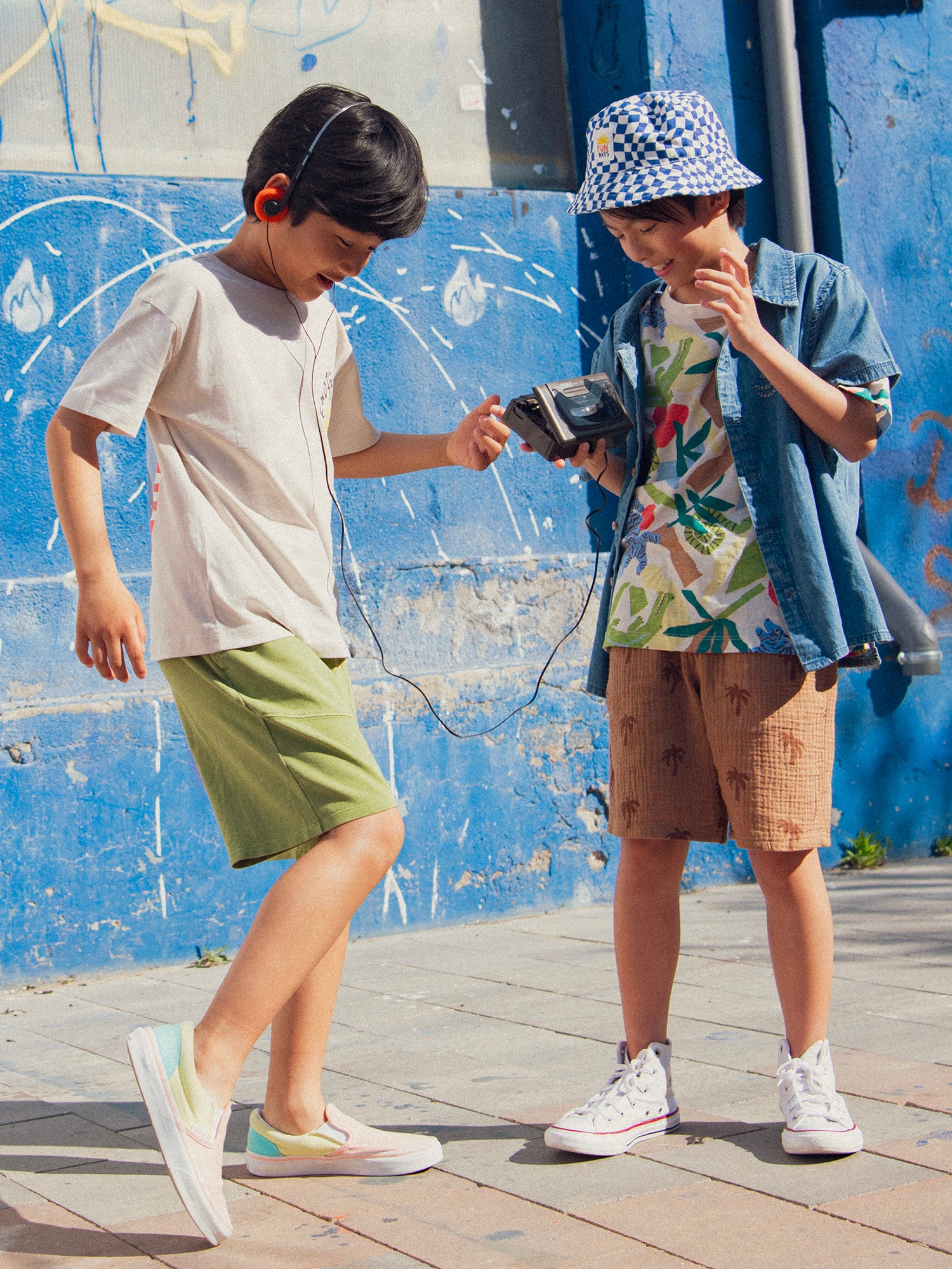 Bermudas marrones con estampado de palmeras para niños