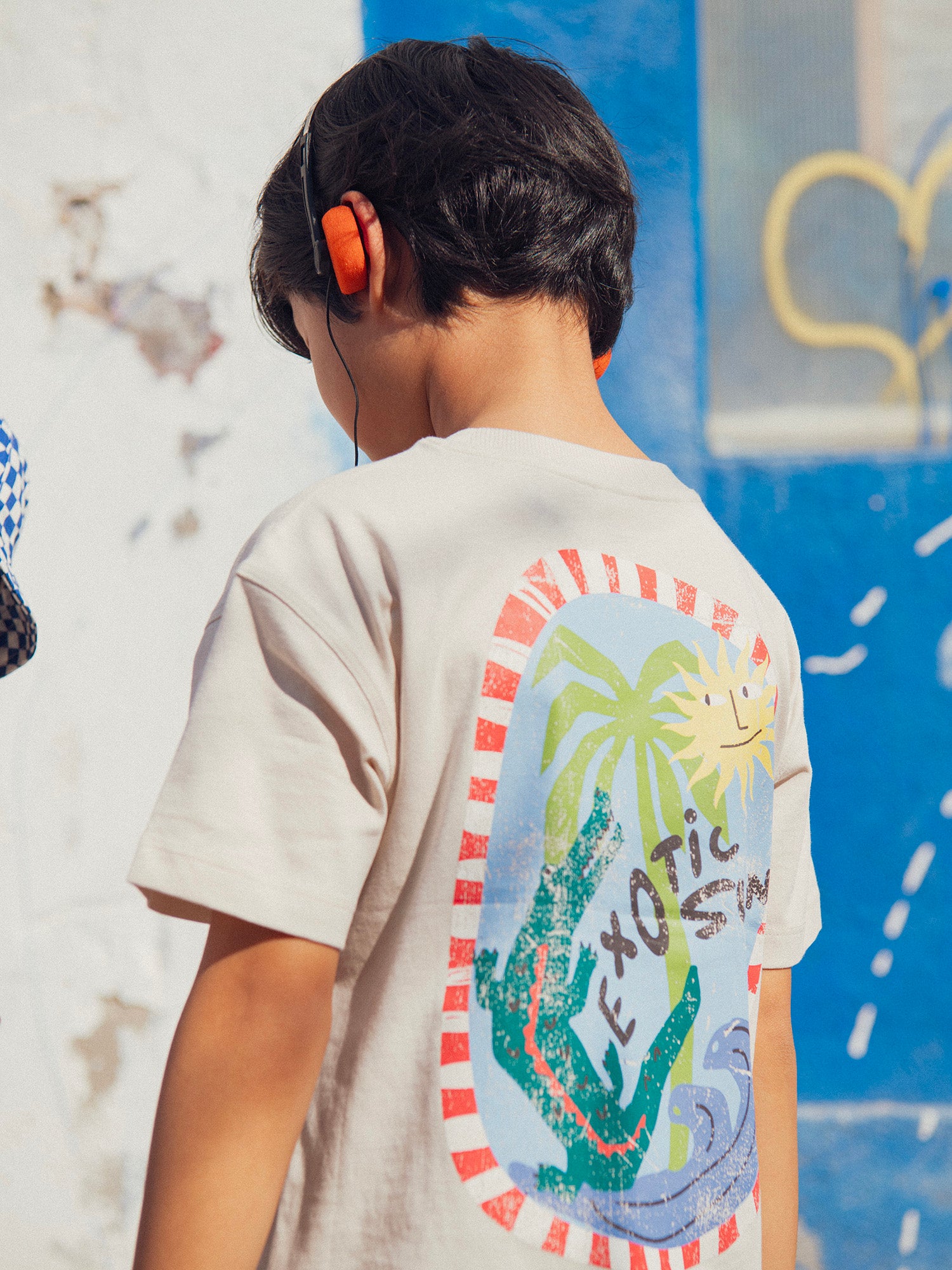 Camiseta beige con animación de "Exotic Sun" para niño