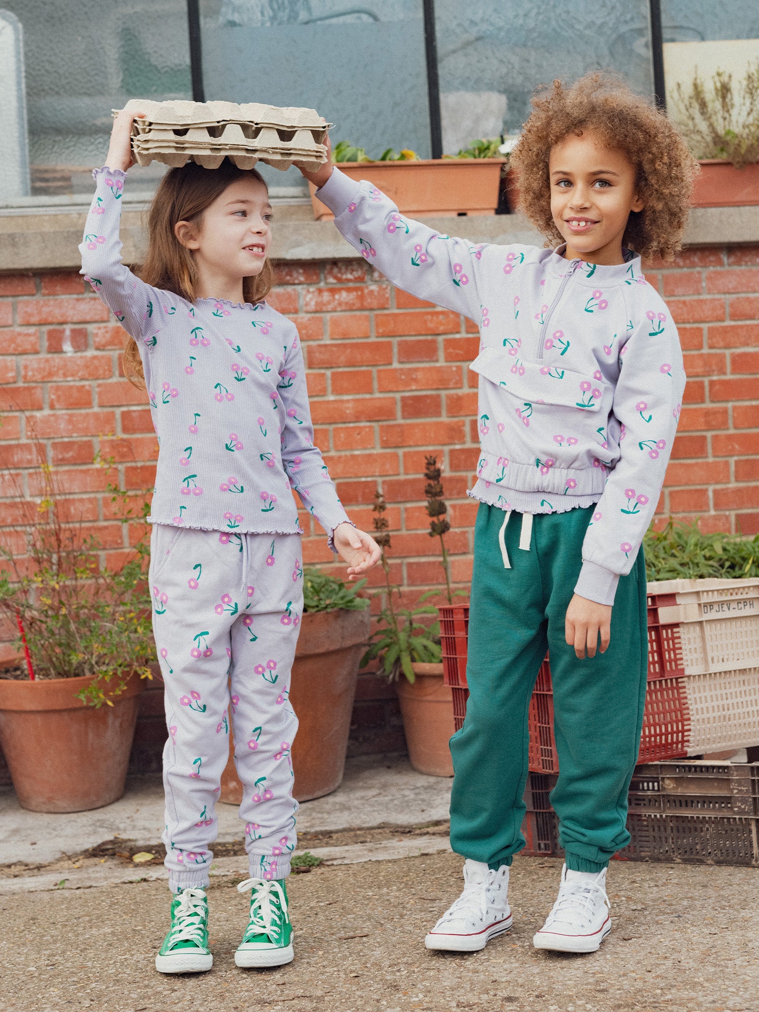 Pantalones Jogging Púrpuras con Estampado de Flores para Chicas