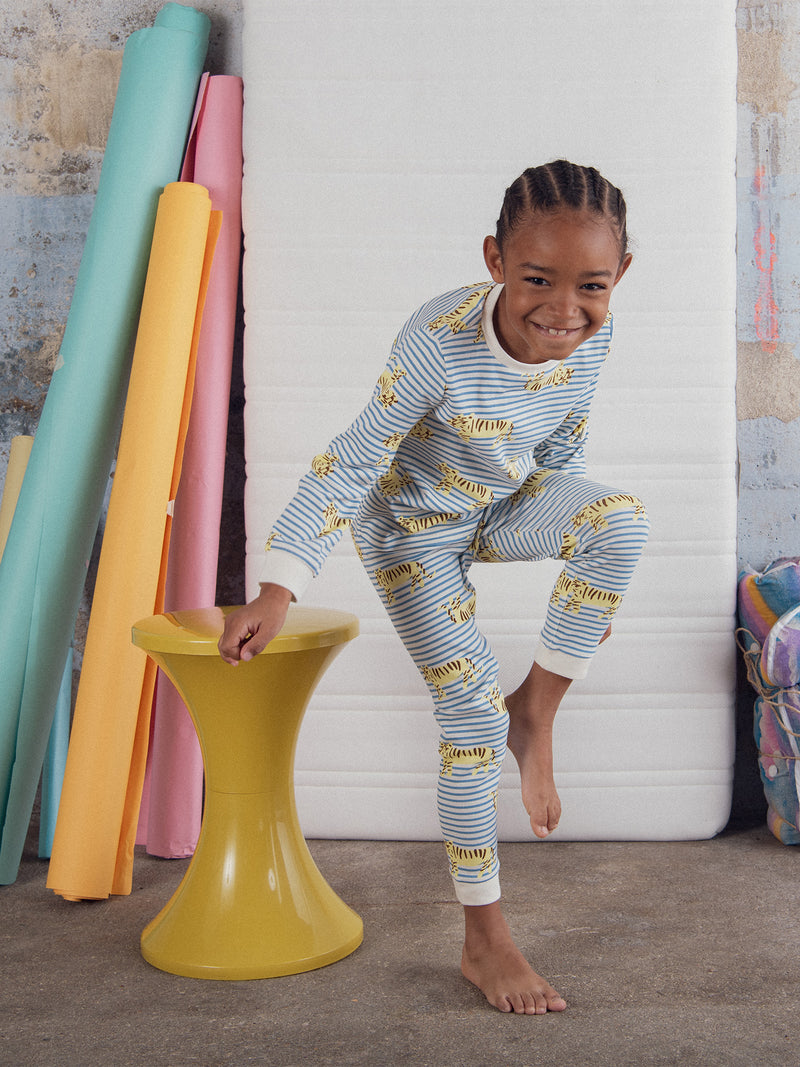 Pijama rayado con imagen integral de tigre para niño