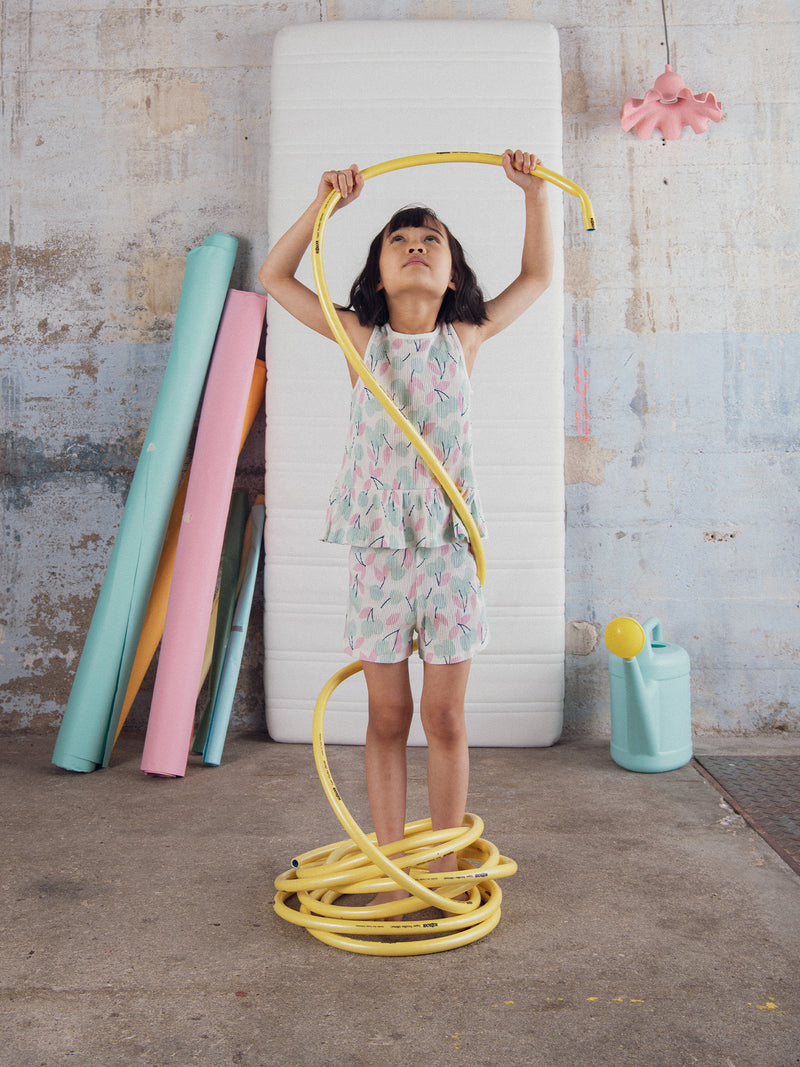 Pijama corto con tirantes y estampado de "Cerezas Pastel" para niña