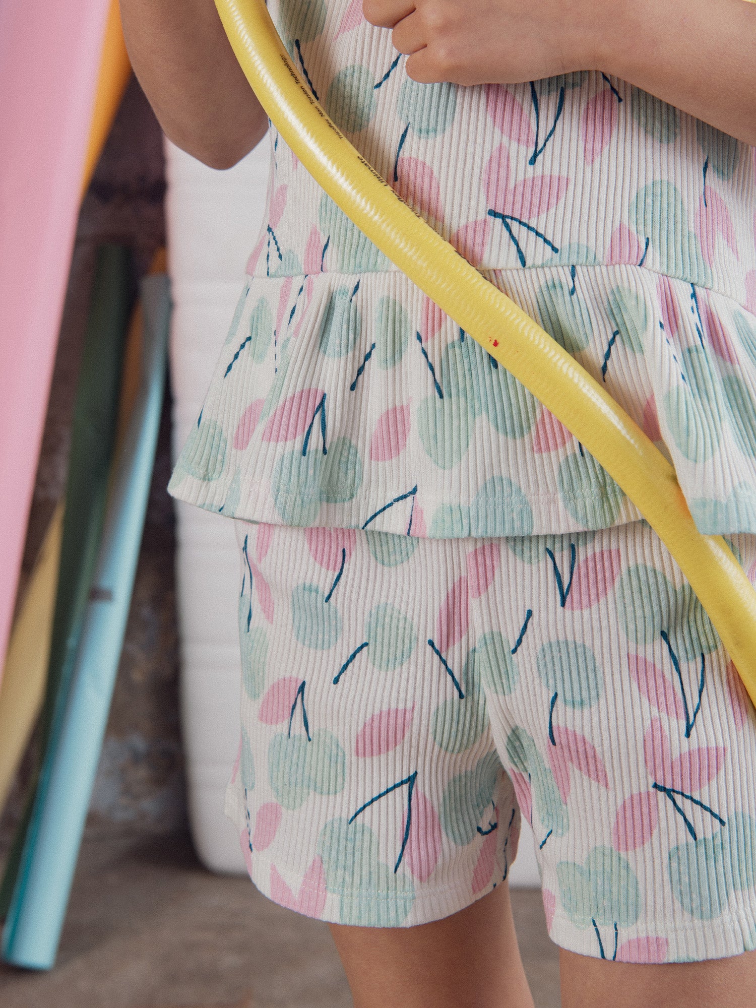 Pijama corto con tirantes y estampado de "Cerezas Pastel" para niña