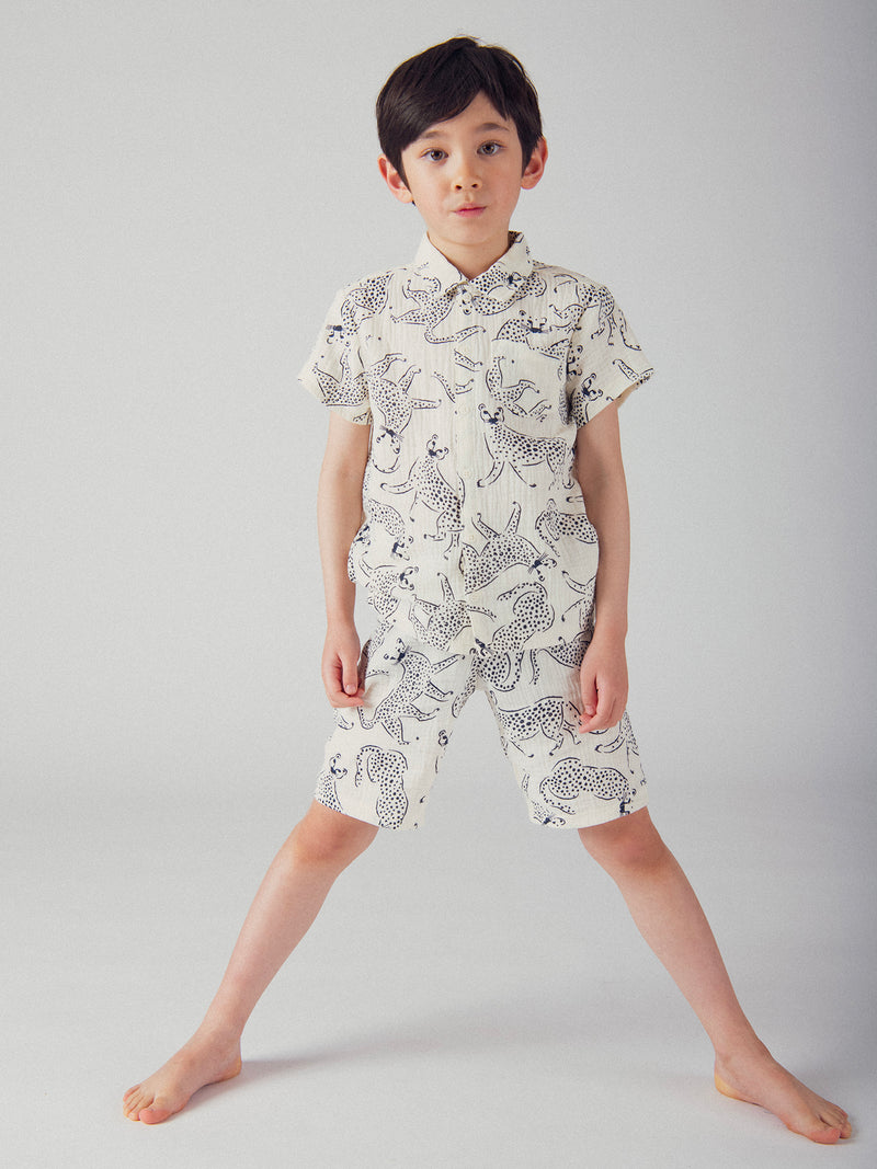 Pijama corto tipo camisa con impresión de "Leopardos Azules" para niños