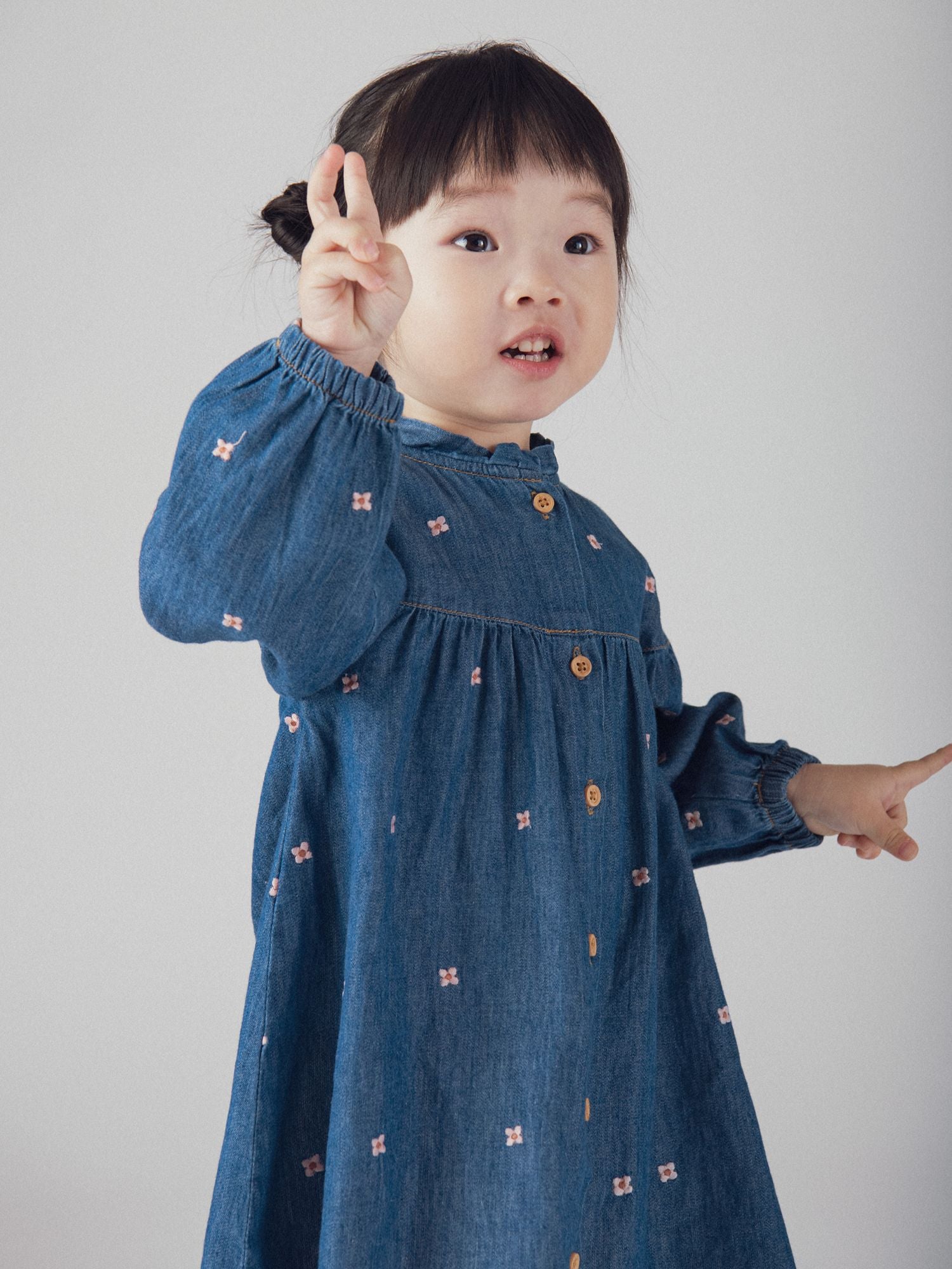 Vestido de Denim Ligero con Bordado de Flores para Bebé Niña
