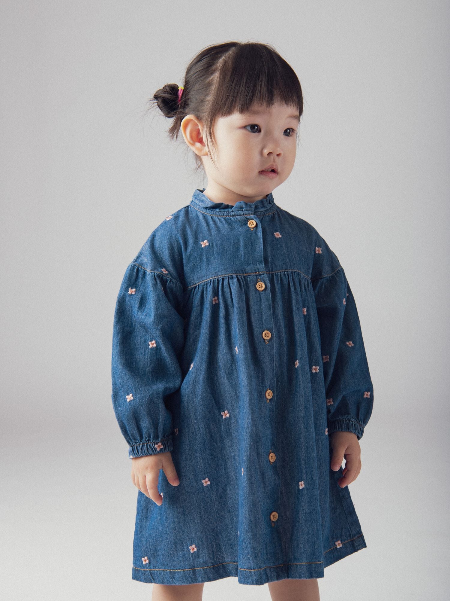 Vestido de Denim Ligero con Bordado de Flores para Bebé Niña