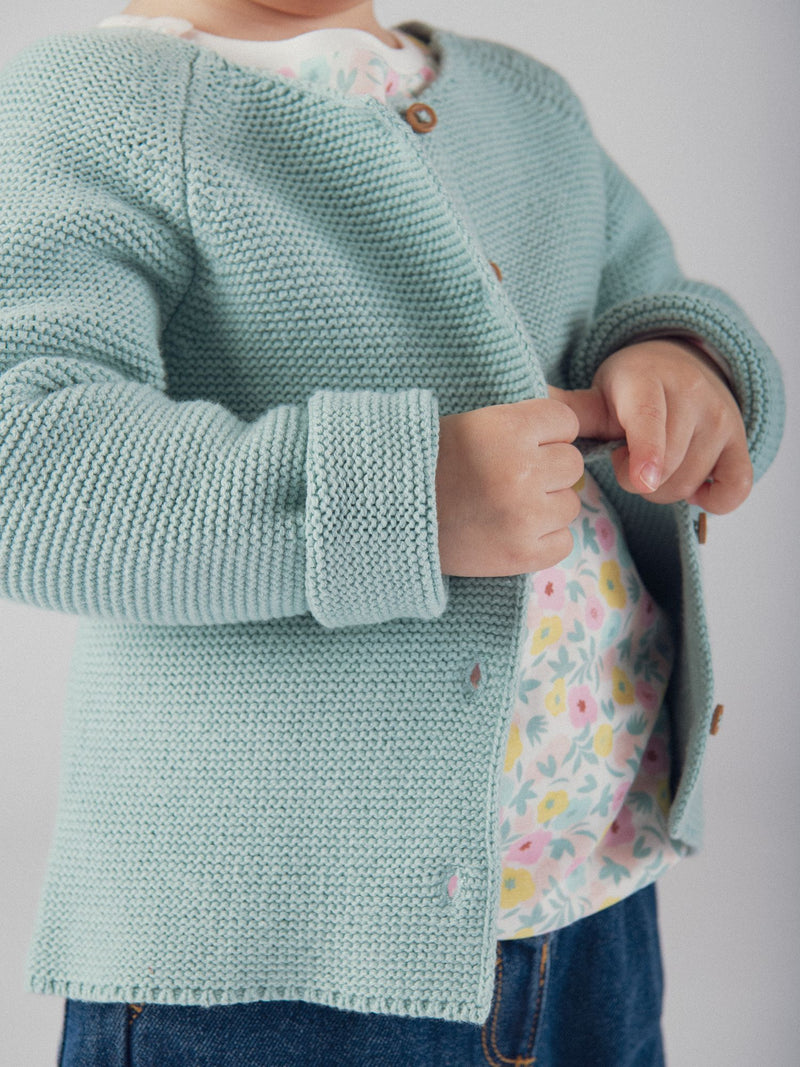 Cardigan de tricot azul powder para bebé niña