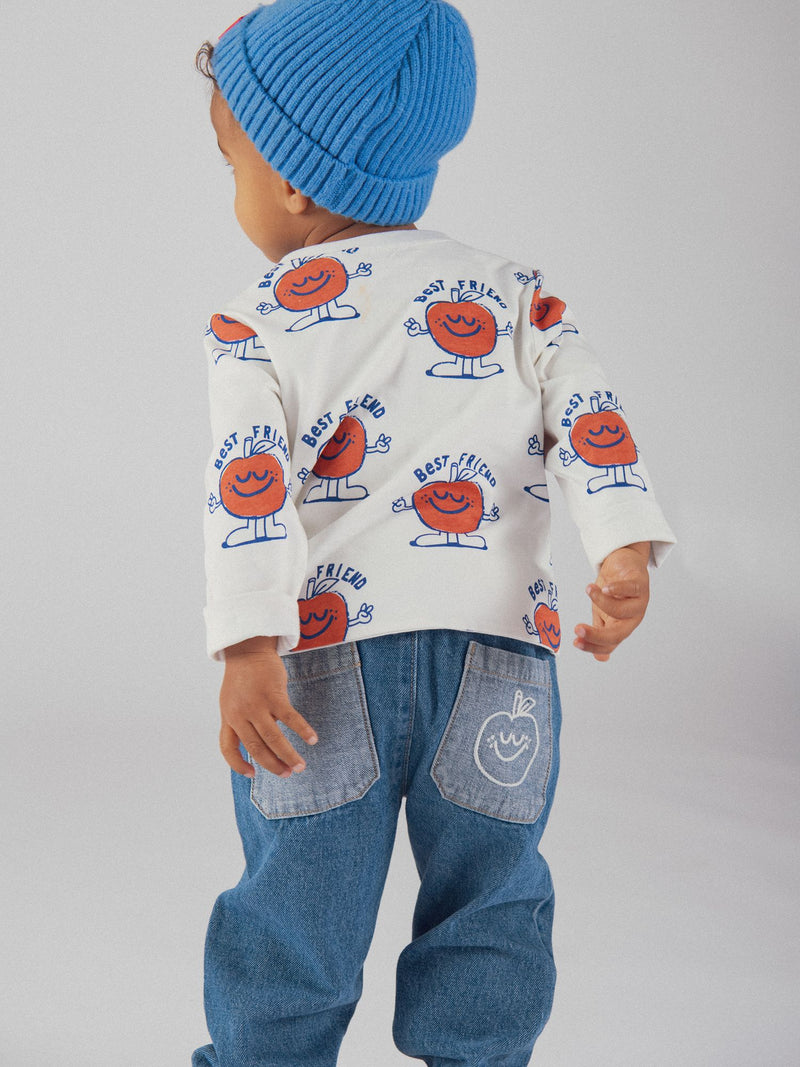 Jeans azul bicolor con motivo de manzana para bebé niño