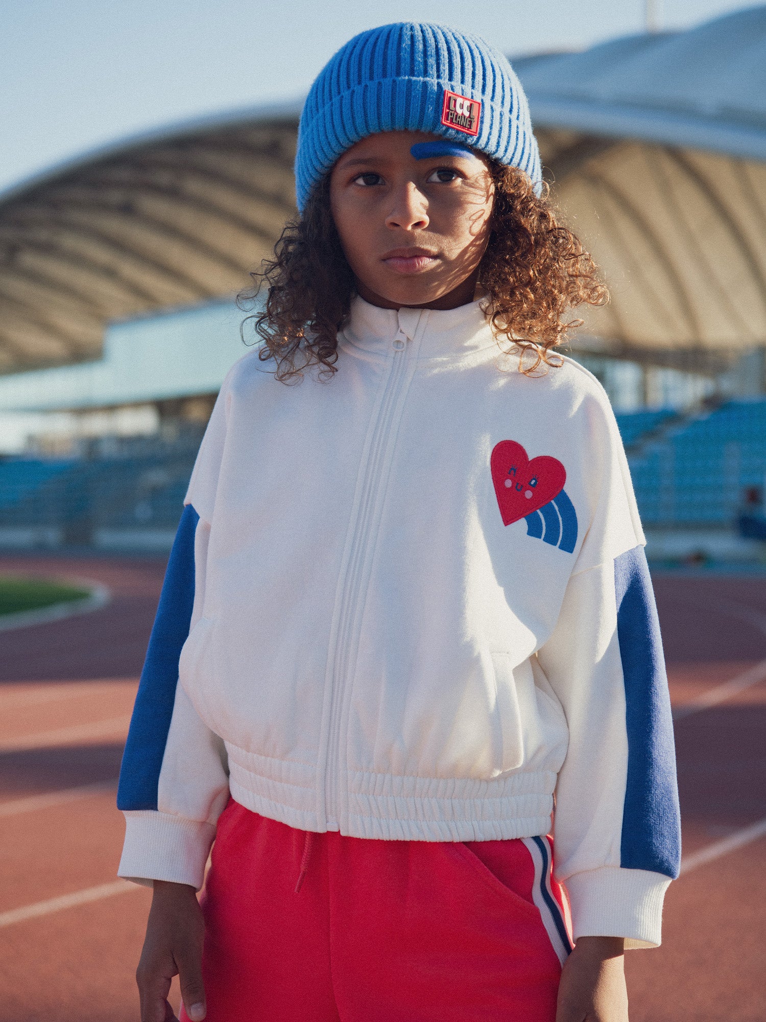 Cardigan écru zippé avec badge poitrine pour fille