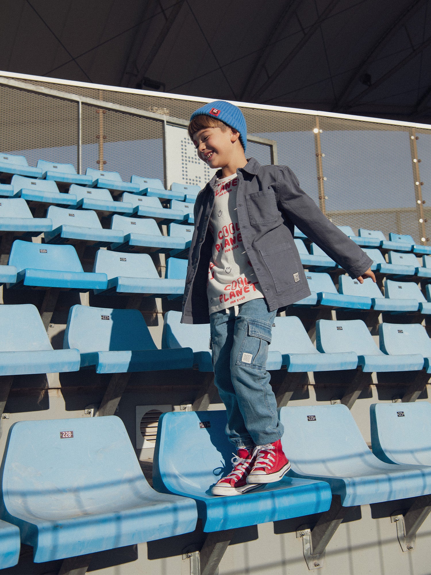 Veste bleue foncée à poches pour garçon