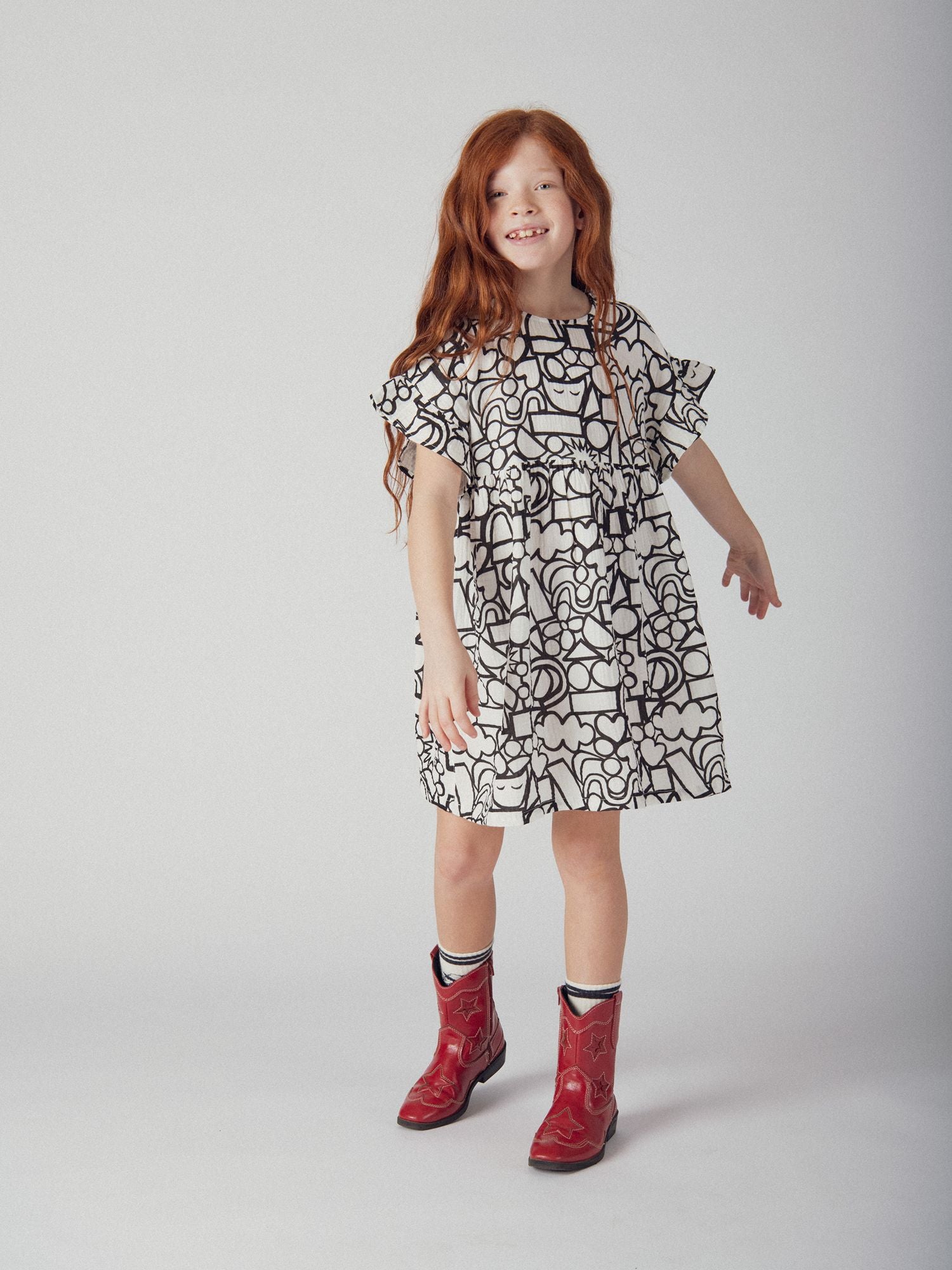 Vestido écru con estampado gráfico para niña