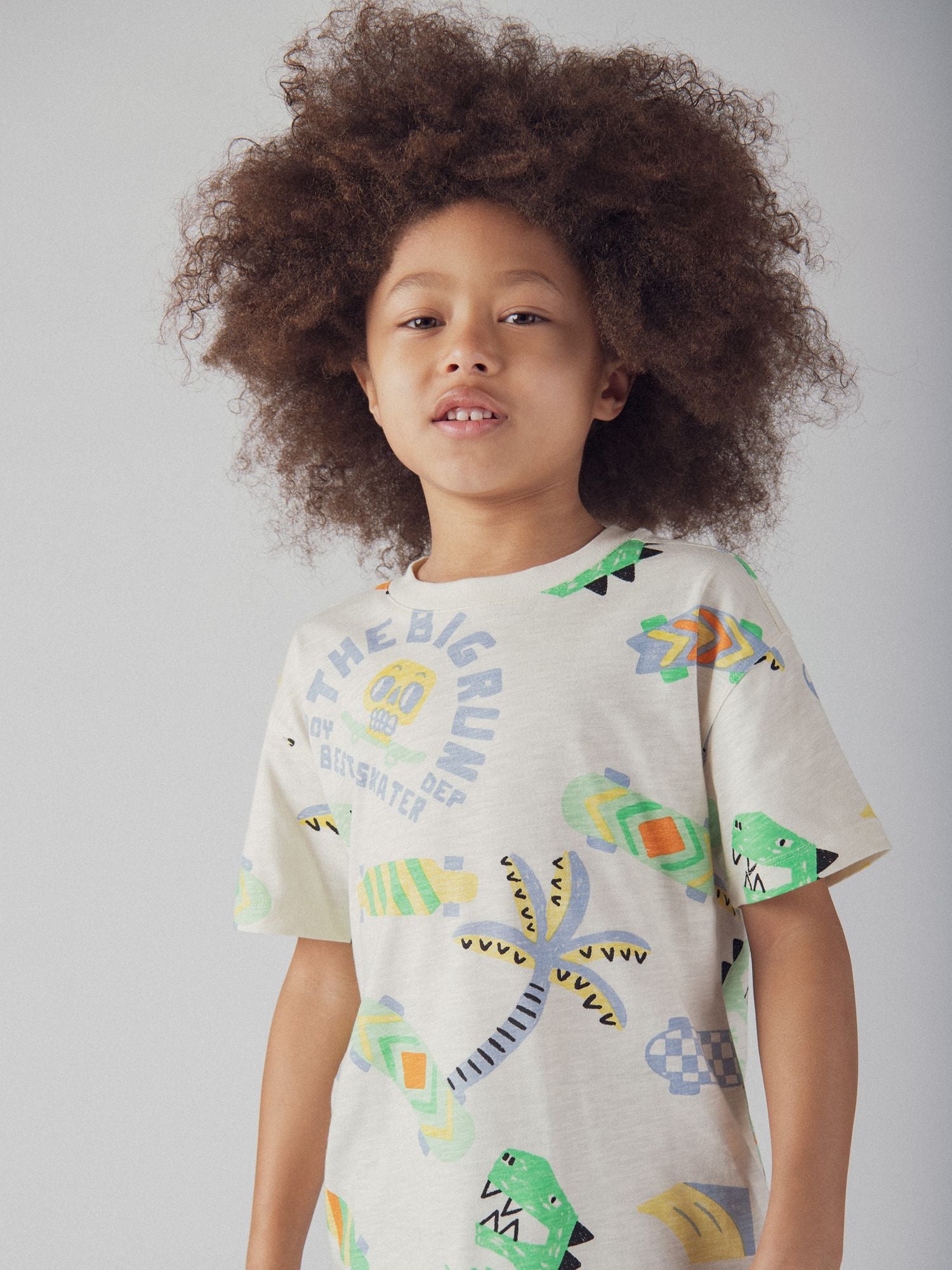 Camiseta ecru con estampado de dinosaurio para niños