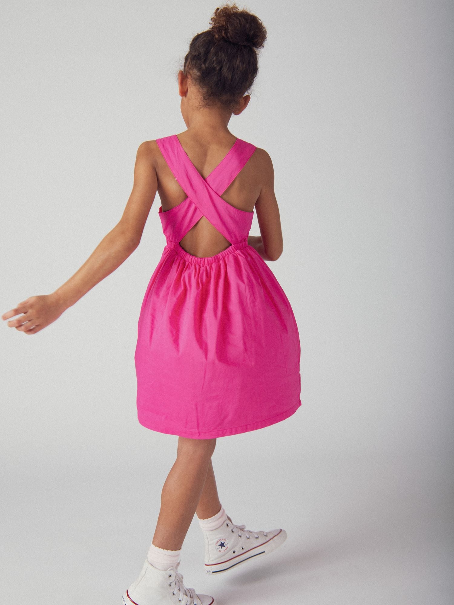 Vestido rosa con bordados de flores para chicas