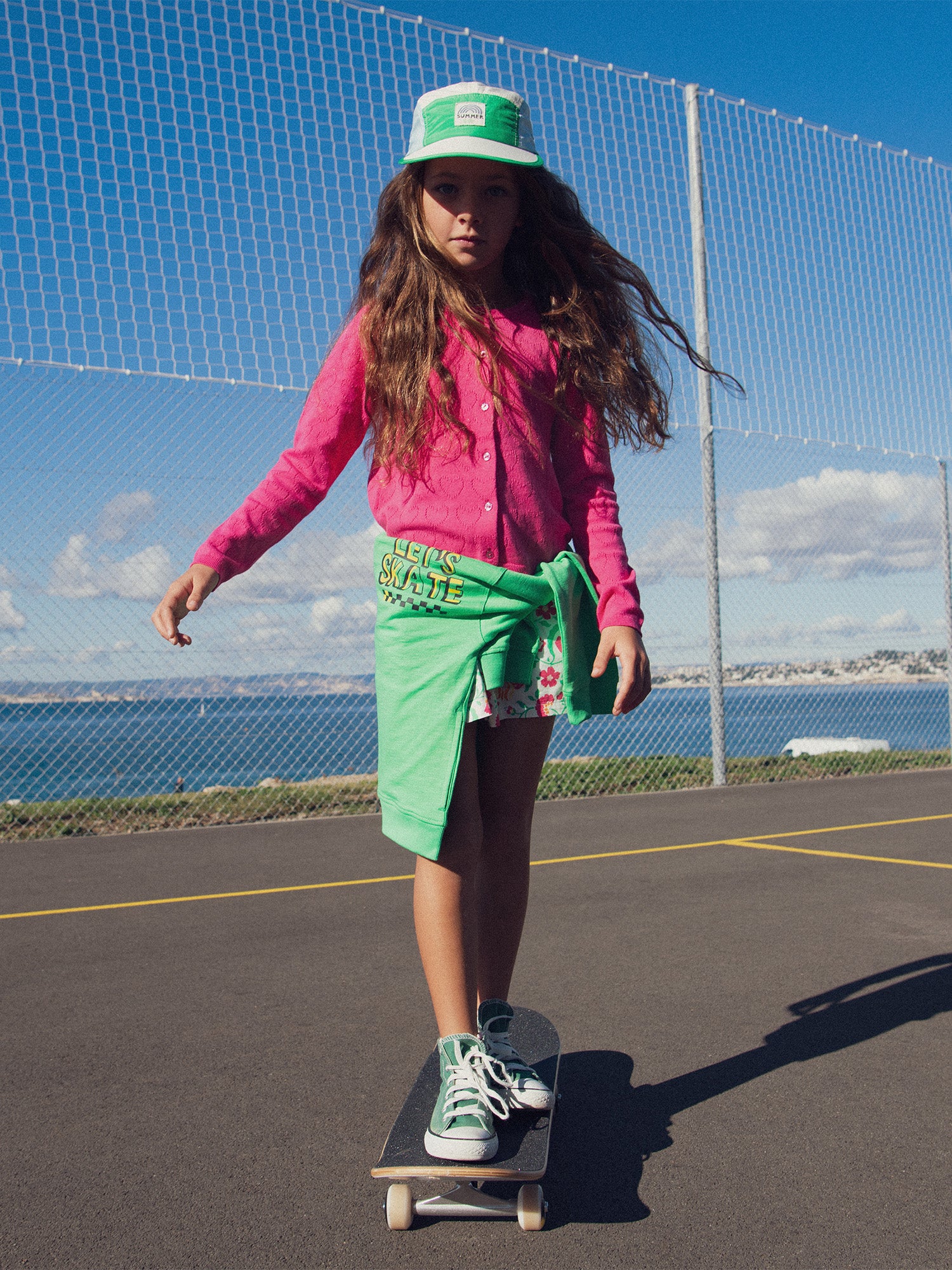 Cardigan rosa de punto con corazón para niña