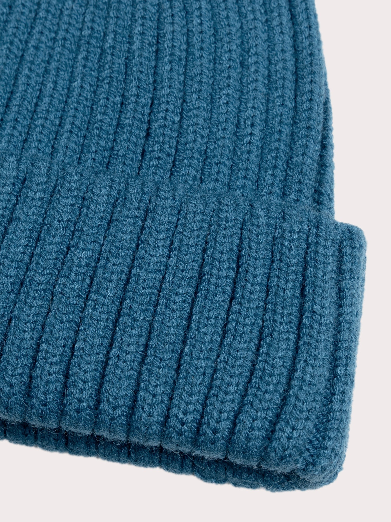 Gorro azul con ribete para bebé niño