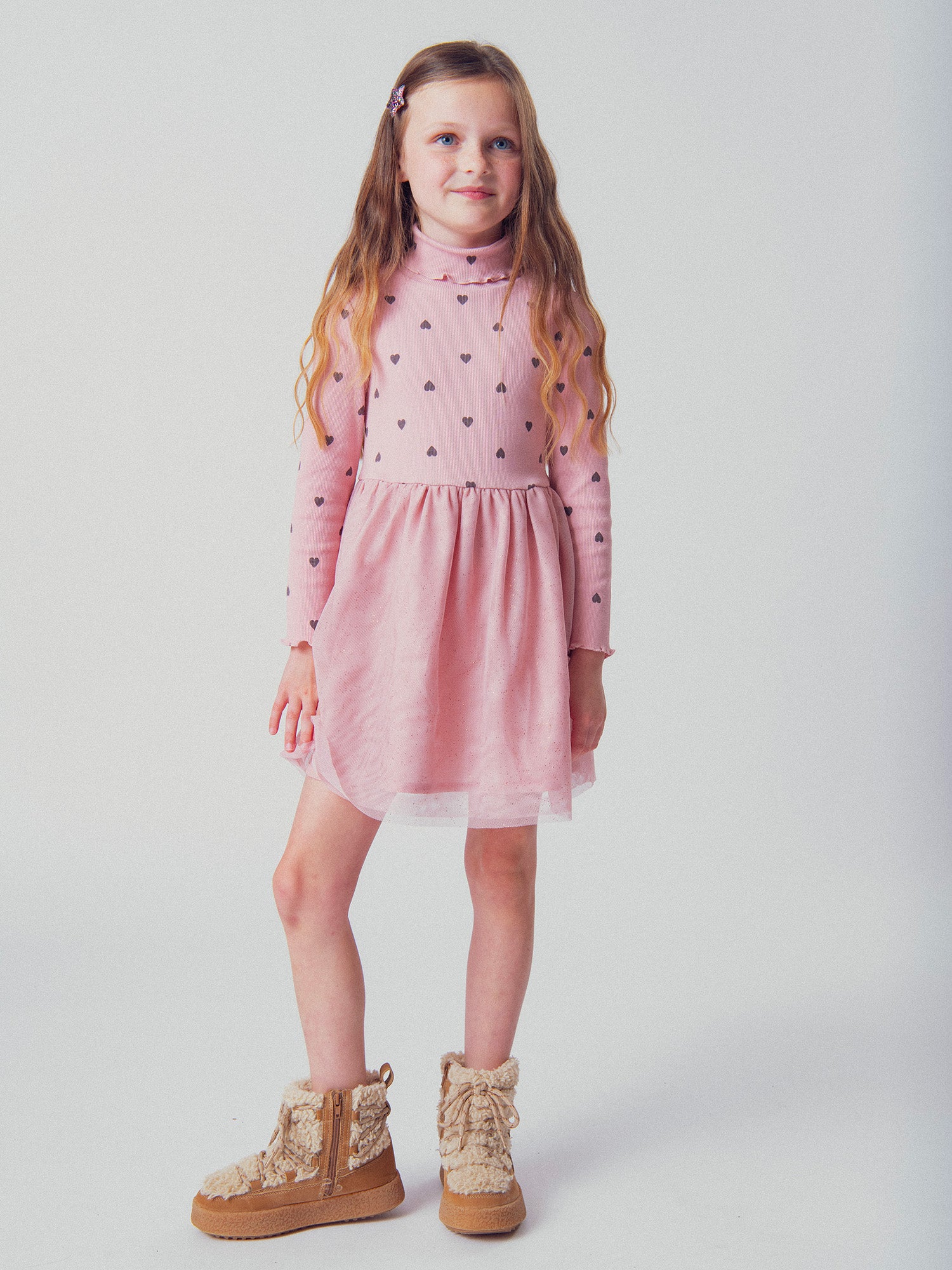 Vestido rosa bimaterial con estampado de corazones