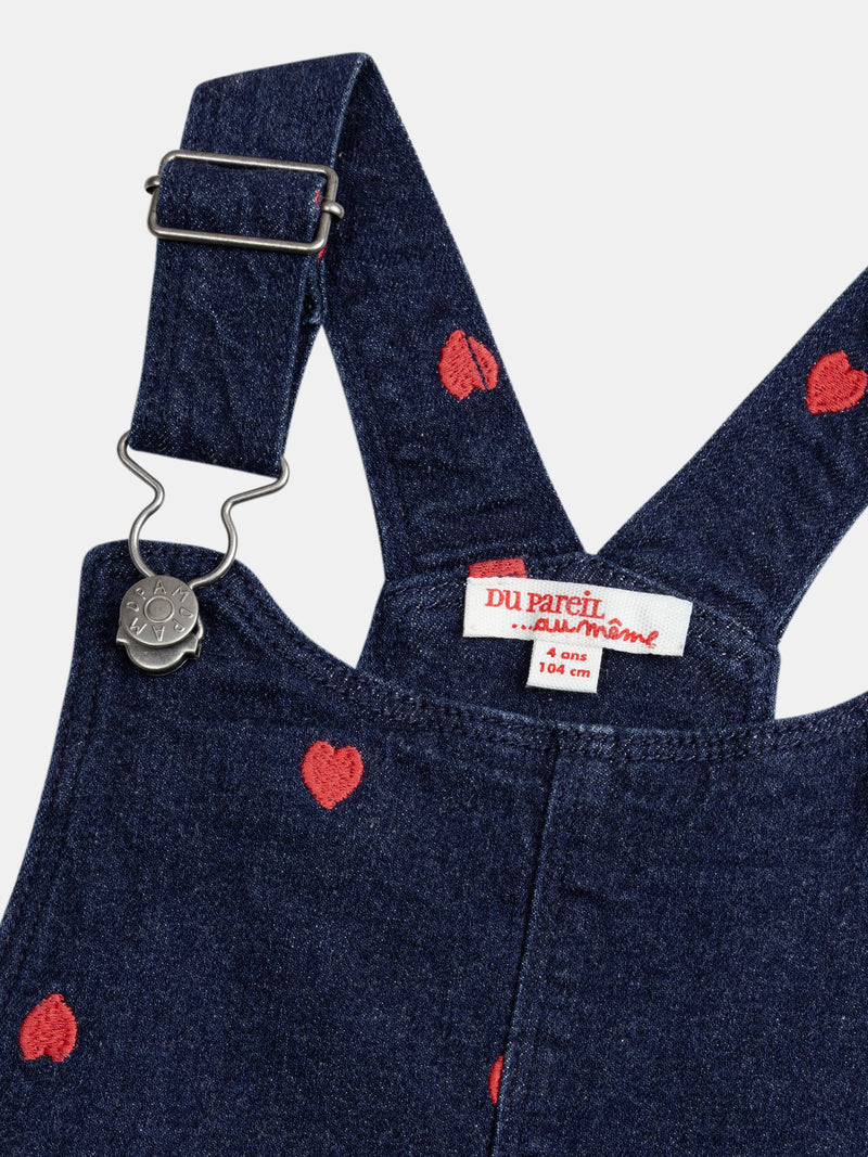 Vestido-salopette azul de denim con bordados de corazón para niña