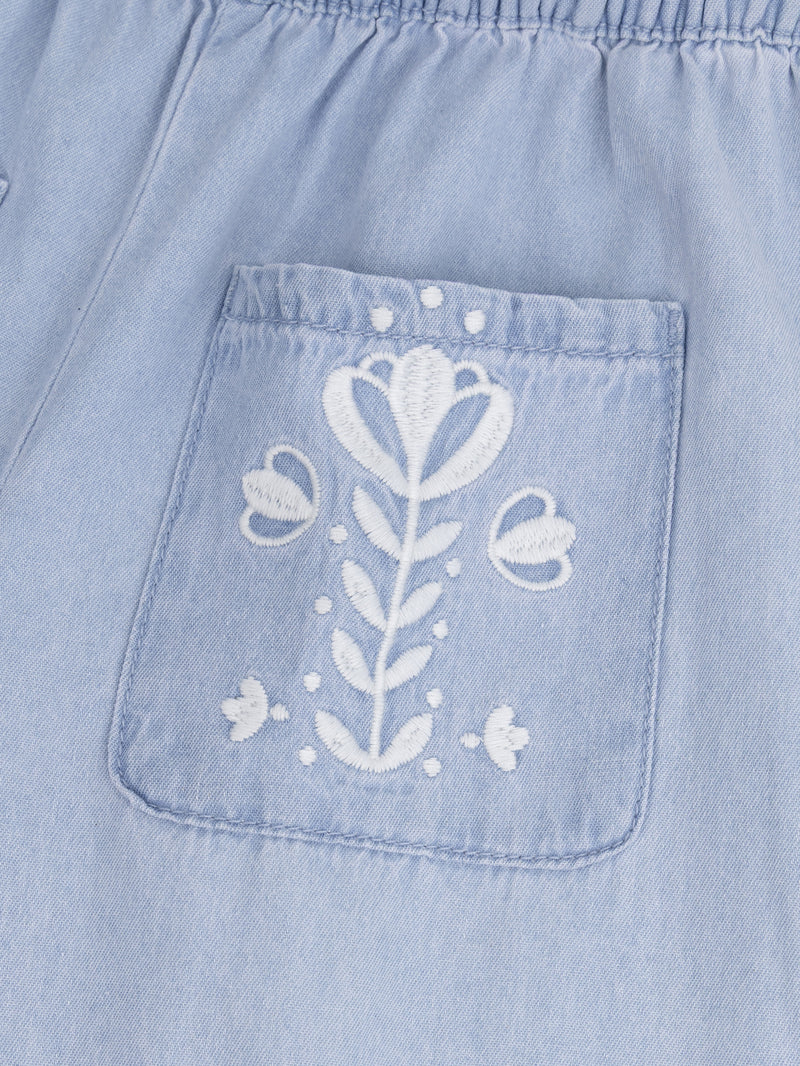 Pantalón azul con bordados florales para niña