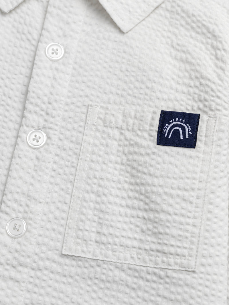 Camisa Texturizada Color Blanco Para Niños con Bolsillos