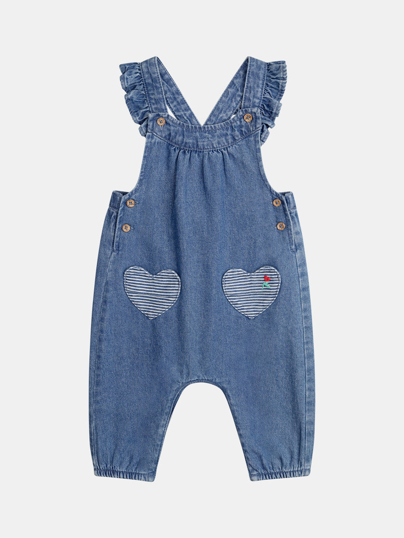 Mono de denim con bolsillos de corazón bordados para niña