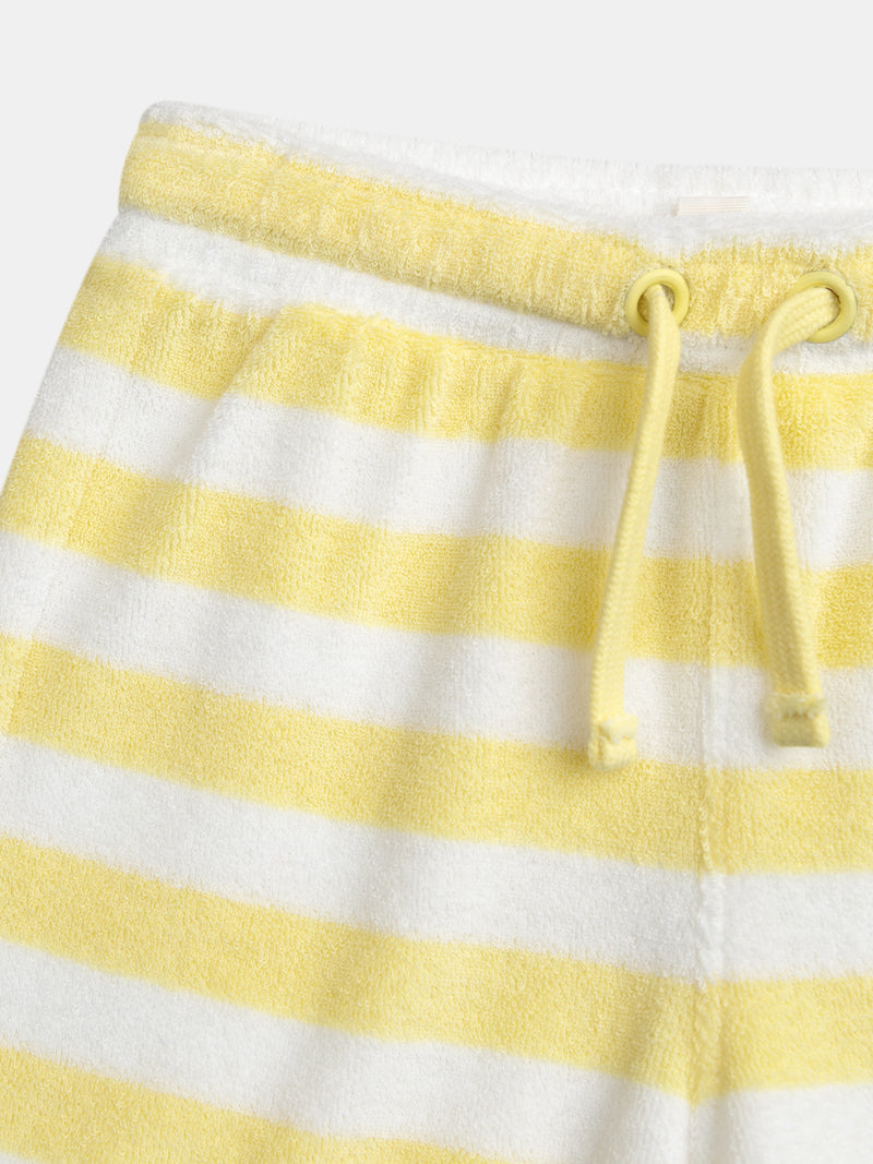 Conjunto de camiseta y pantalones cortos a rayas amarillas para bebé niño