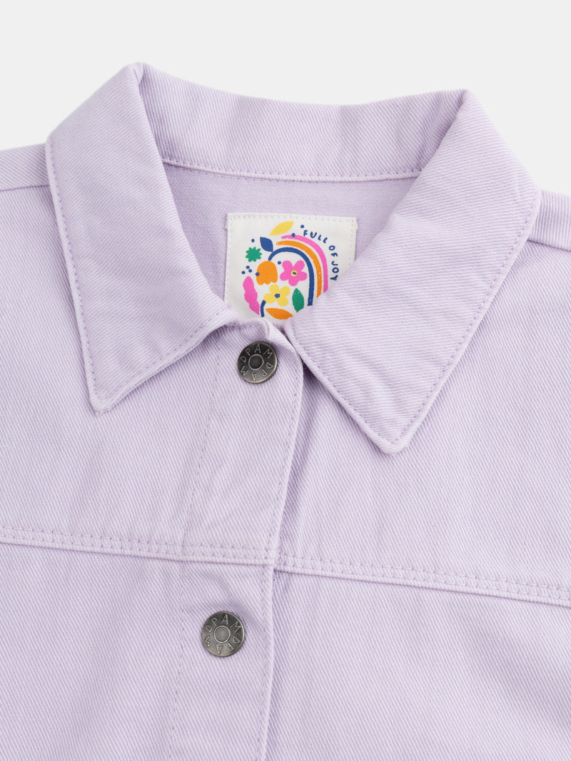 Chaqueta púrpura con bolsillos y bordados de corazón para niñas