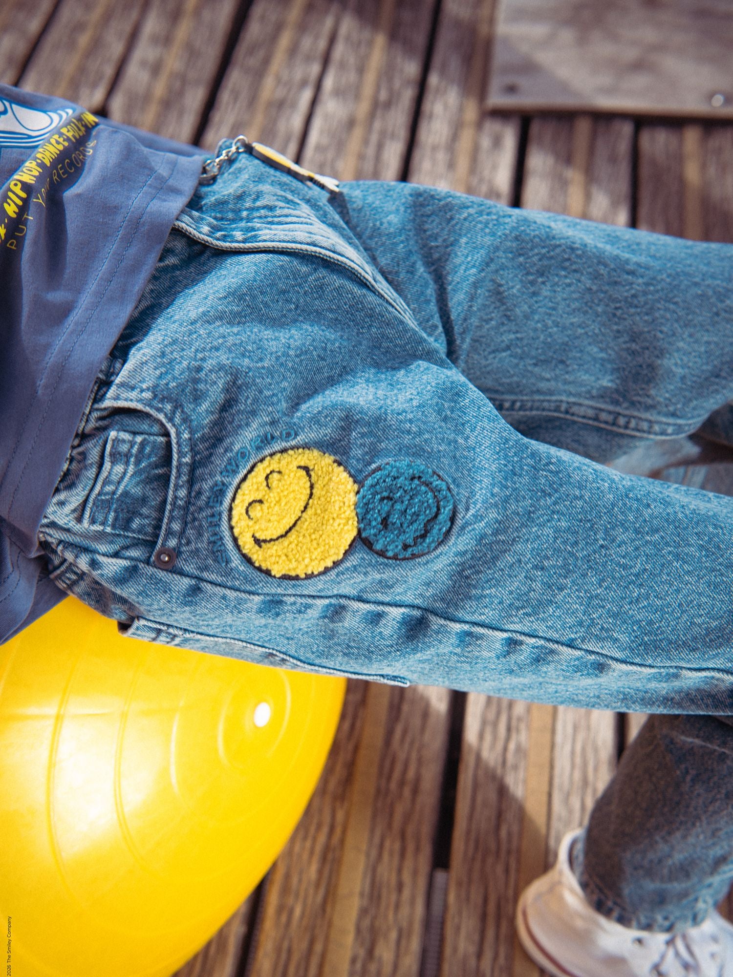 Jeans azules estampados con llavero SMILEYWORLD para niños