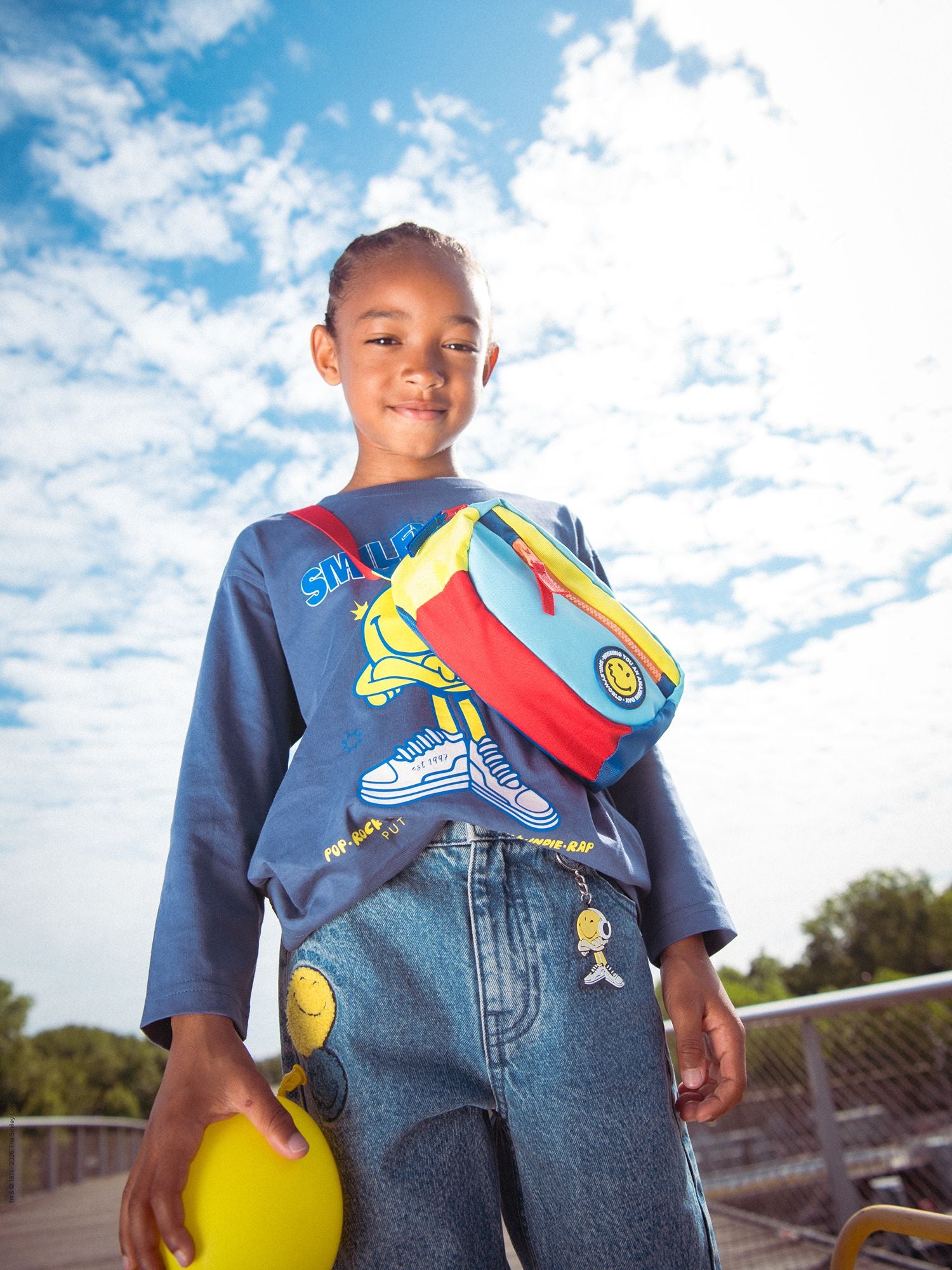 Jeans azules estampados con llavero SMILEYWORLD para niños