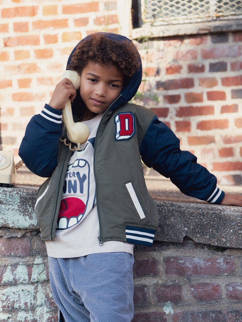 Chaqueta colorblock con capucha para niño