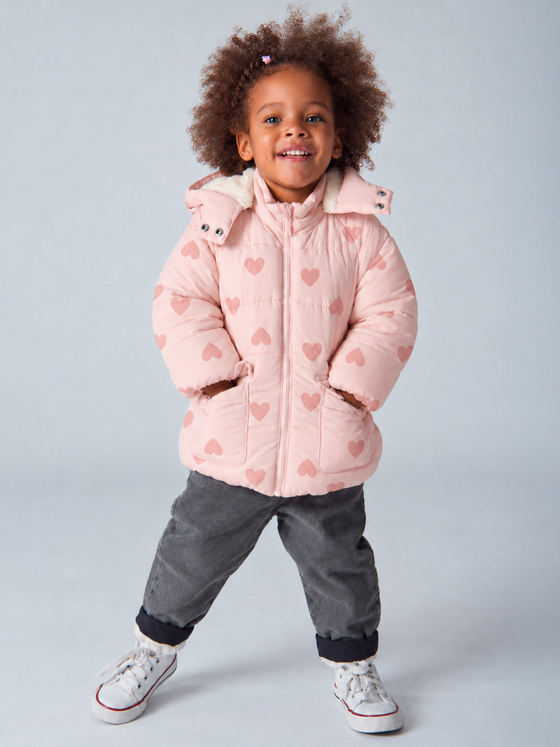Chaqueta acolchada rosa con capucha para niña con estampado de corazones