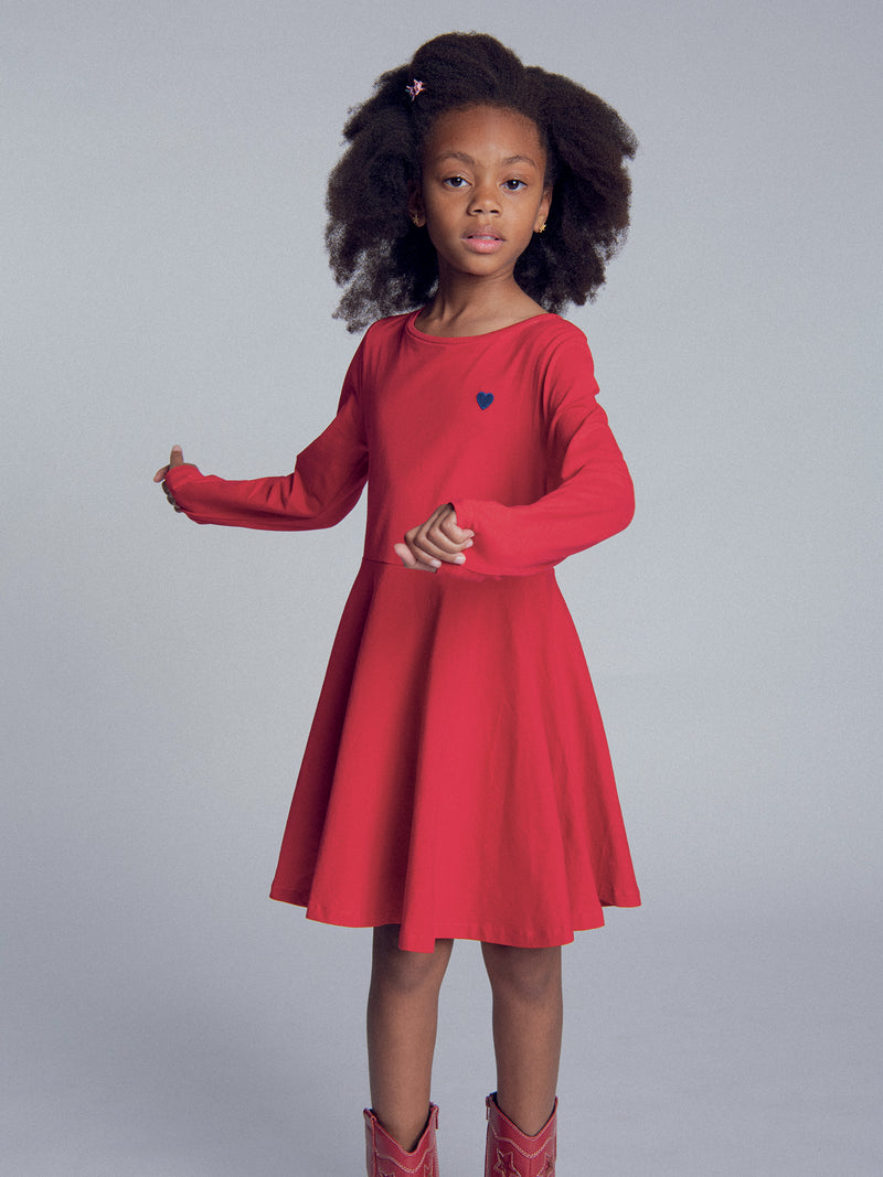 Vestido rojo con bordado de corazón para niña
