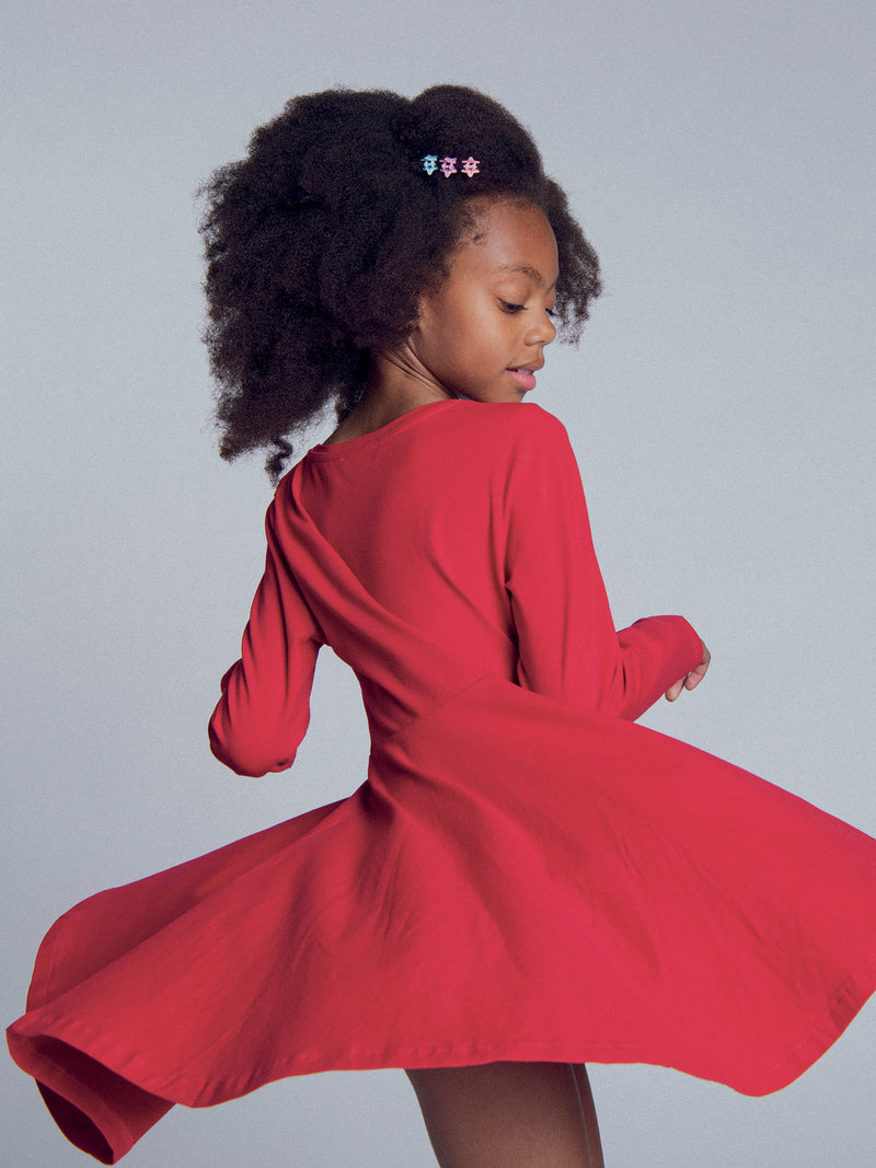 Vestido rojo con bordado de corazón para niña