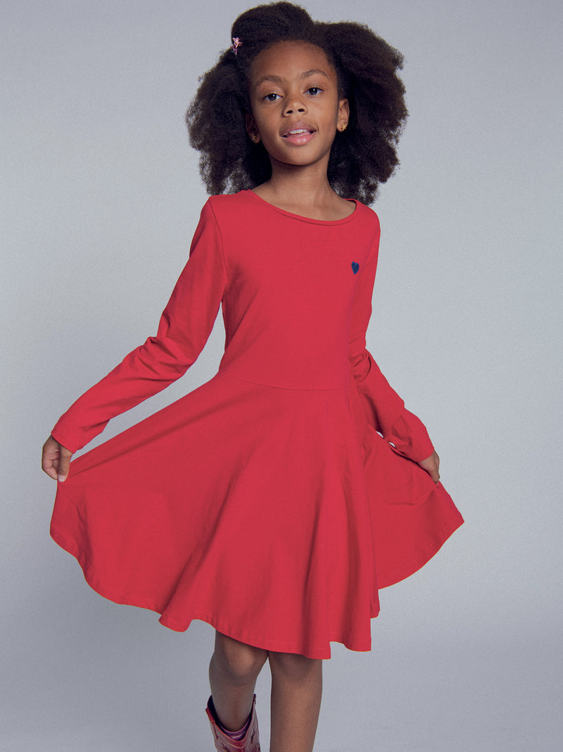 Vestido rojo con bordado de corazón para niña