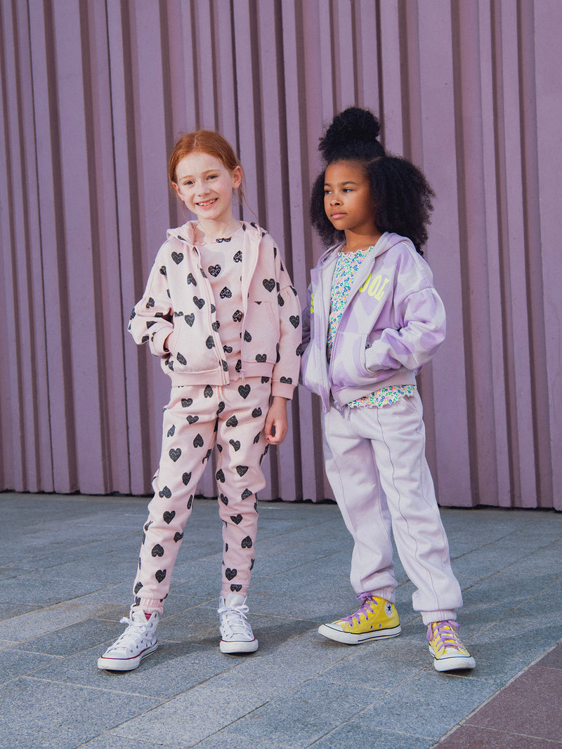 Pantalones de jogging rosas con estampado de corazones para niñas