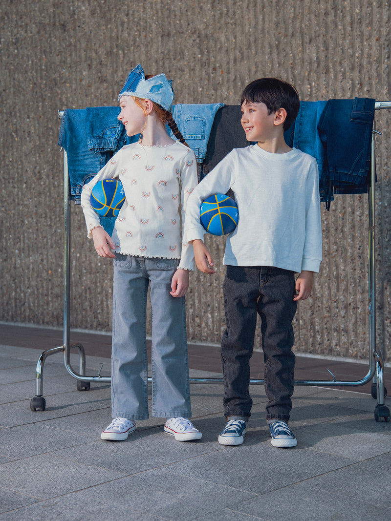 Jean de denim gris con bolsillos para niña