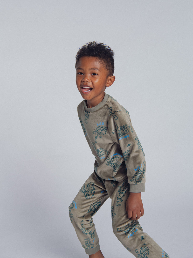 Pijama de 2 piezas de terciopelo elástico con estampado de leopardo para niño
